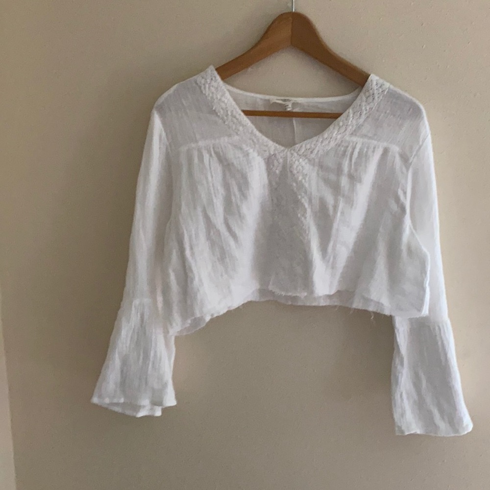 Beachlunchlounge white long sleeve crop top